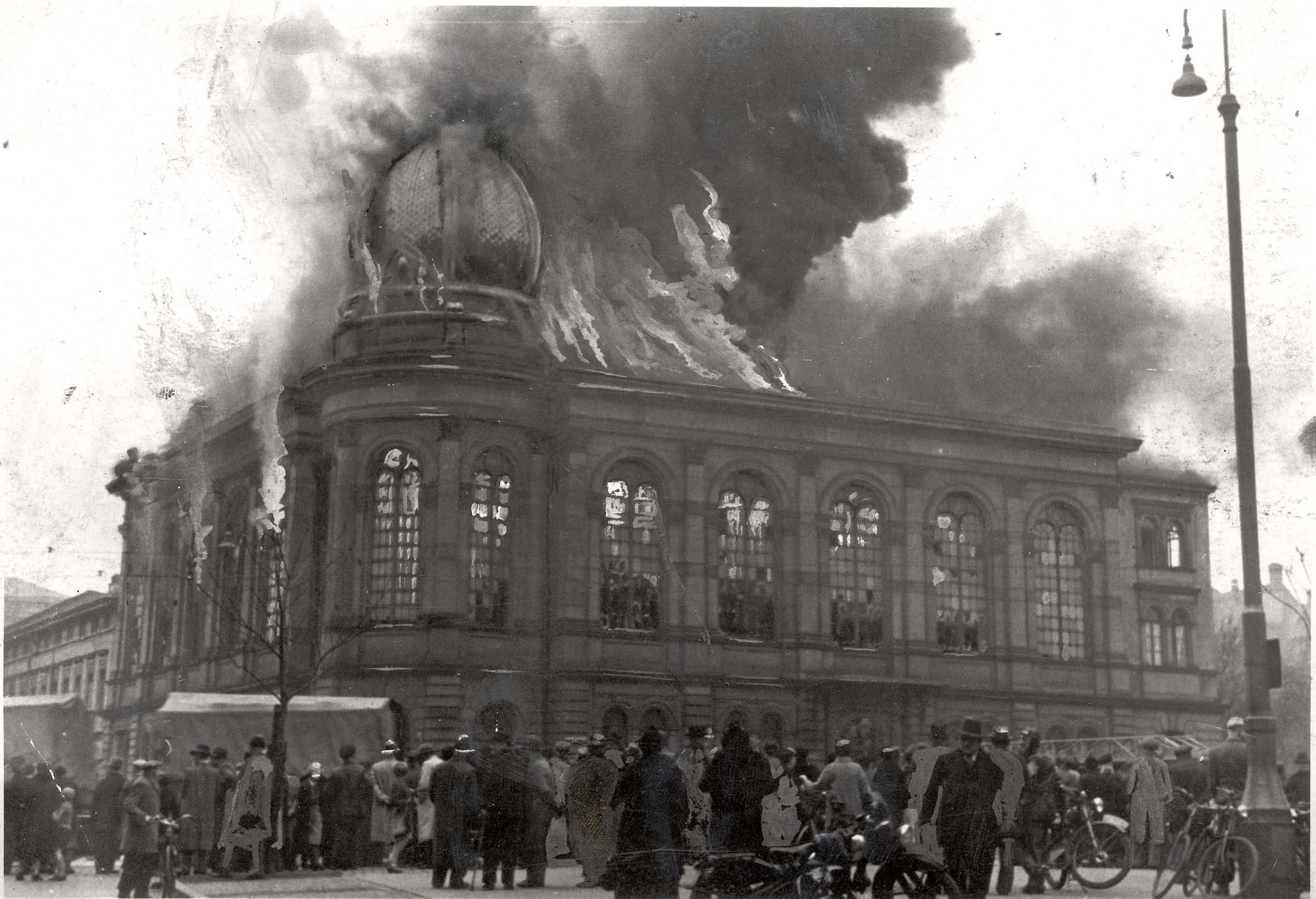 Kristallnacht burning shul