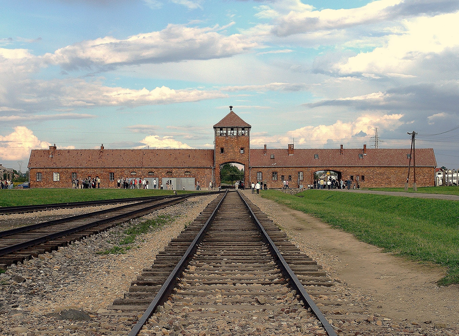 Holocaust Teaching in the Shadow of Distortion and Trivialization